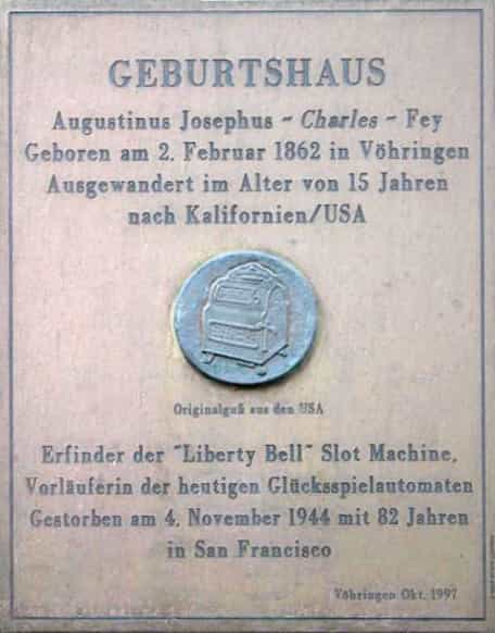Plaquette op geboortehuis Charles A. Fey in Duitsland