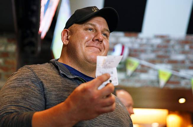 James Adducci met wedbriefje
