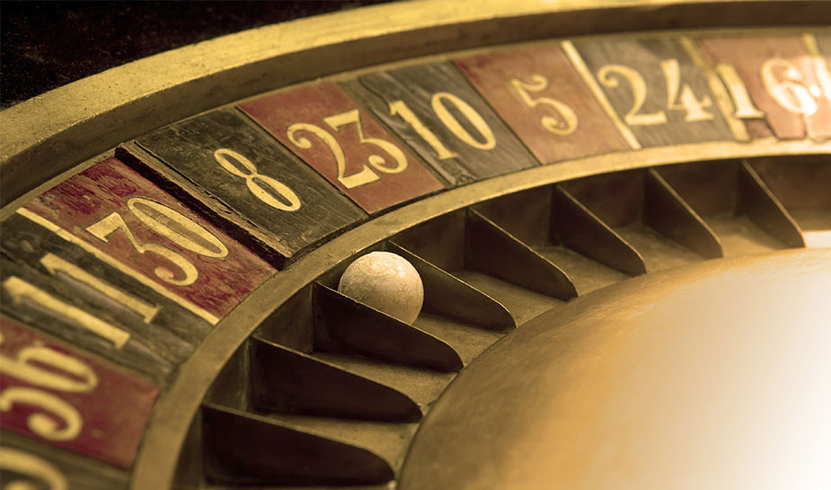 oud en versleten roulettewiel om op te gokken in het casino