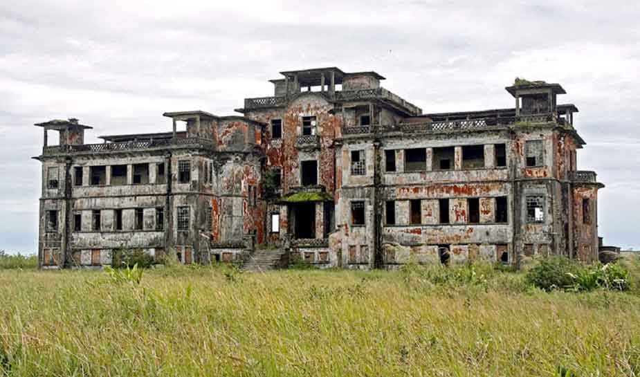 verlaten bokor casino wat inmiddels weer is opgebouwd en heropend in 2018