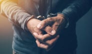 Zeven personen van 1xBet gearresteerd vanwege wegsluizen van geld